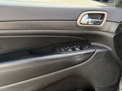 Used 2015 Jeep Grand Cherokee Altitude AWD/4WD image 16