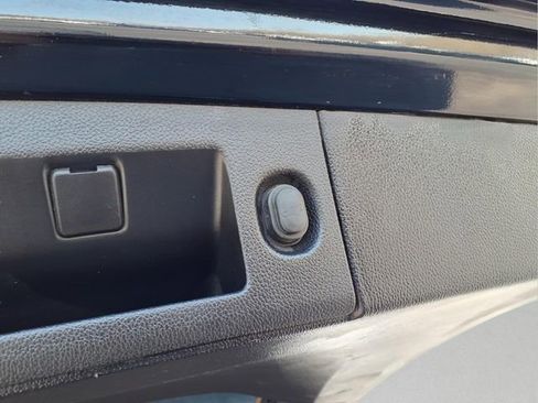 Used 2020 Chevrolet Suburban Premier image 9