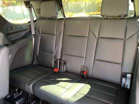 Used 2022 Cadillac Escalade Luxury image 28