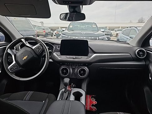 Used 2025 Chevrolet Blazer LT image 4