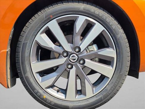 Used 2020 Nissan Versa SR w/ Convenience Package FWD image 9
