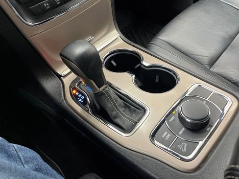 Used 2017 Jeep Grand Cherokee Limited image 23