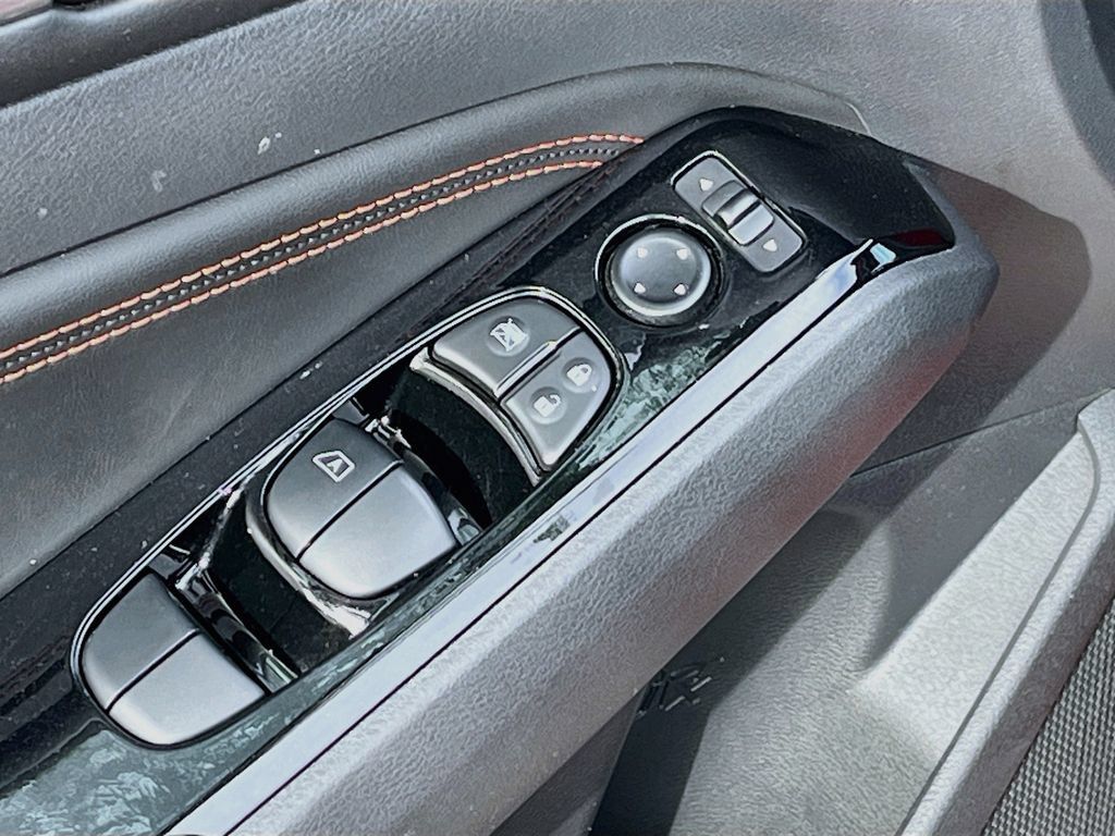 Used 2023 Nissan Altima 2.5 SR AWD/4WD image 17