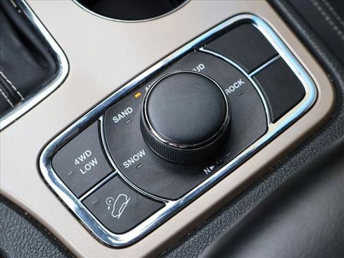 Used 2017 Jeep Grand Cherokee Limited AWD/4WD image 18