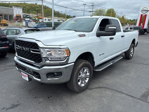 Used 2024 RAM 2500 Big Horn AWD/4WD image 3