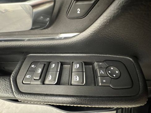 Used 2025 RAM 1500 Laramie AWD/4WD image 16