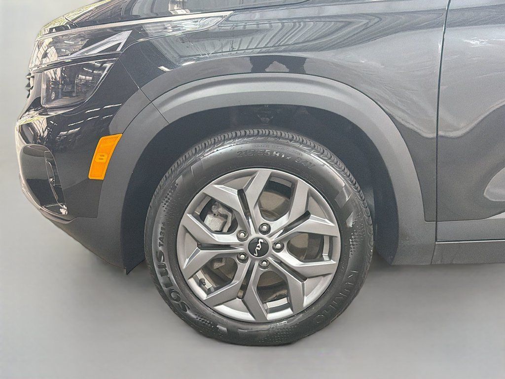 Used 2024 Kia Seltos S AWD/4WD image 32
