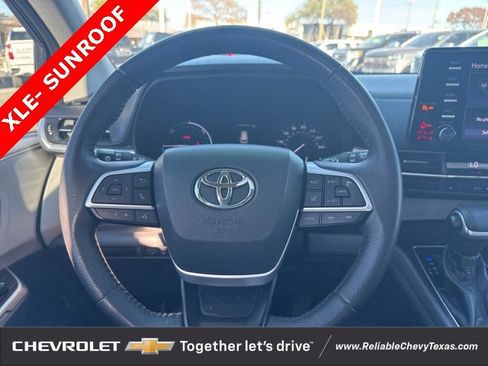 Used 2021 Toyota Sienna XLE image 19