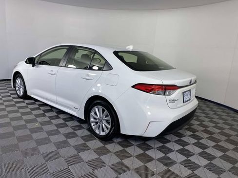 Used 2024 Toyota Corolla LE w/ LE Convenience Package image 6