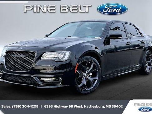 Used 2023 Chrysler 300 Touring L image 10
