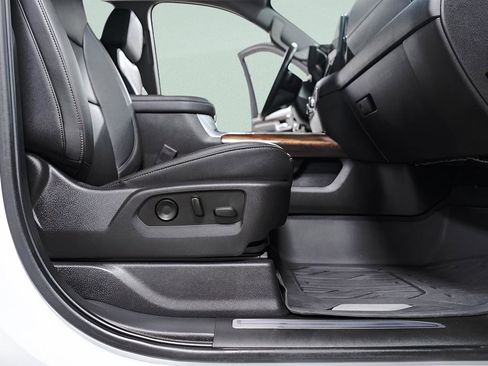 Used 2024 GMC Sierra 2500 SLT w/ SLT Convenience Package image 33