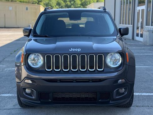 Used 2017 Jeep Renegade Latitude w/ Popular Equipment Group FWD image 2