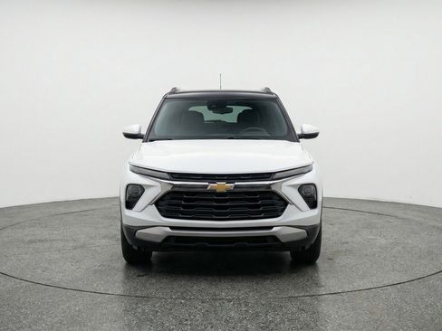Used 2025 Chevrolet TrailBlazer LT image 2