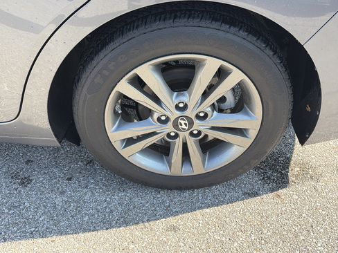 Used 2018 Hyundai Elantra SEL FWD image 9