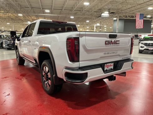 New 2026 GMC Sierra 3500 Denali w/ Denali Reserve Package AWD/4WD image 7
