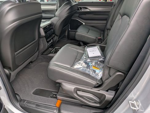 New 2026 Jeep Grand Wagoneer Limited image 23