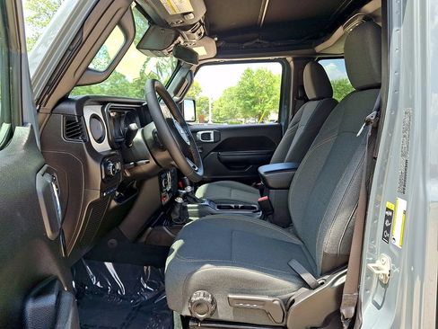 Used 2024 Jeep Wrangler Unlimited AWD/4WD image 13
