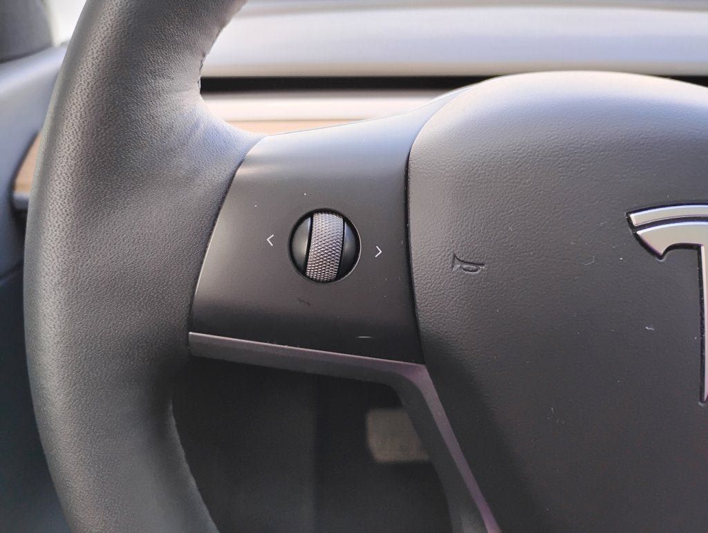 Used 2022 Tesla Model Y Long Range AWD/4WD image 19