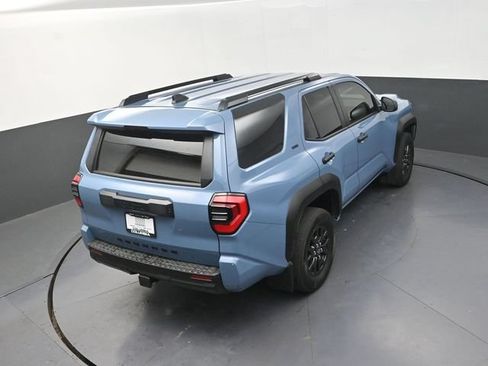 Used 2025 Toyota 4Runner SR5 AWD/4WD image 17