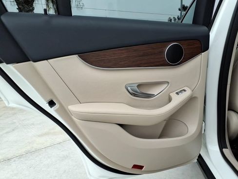 Used 2022 Mercedes-Benz GLC 300 image 17