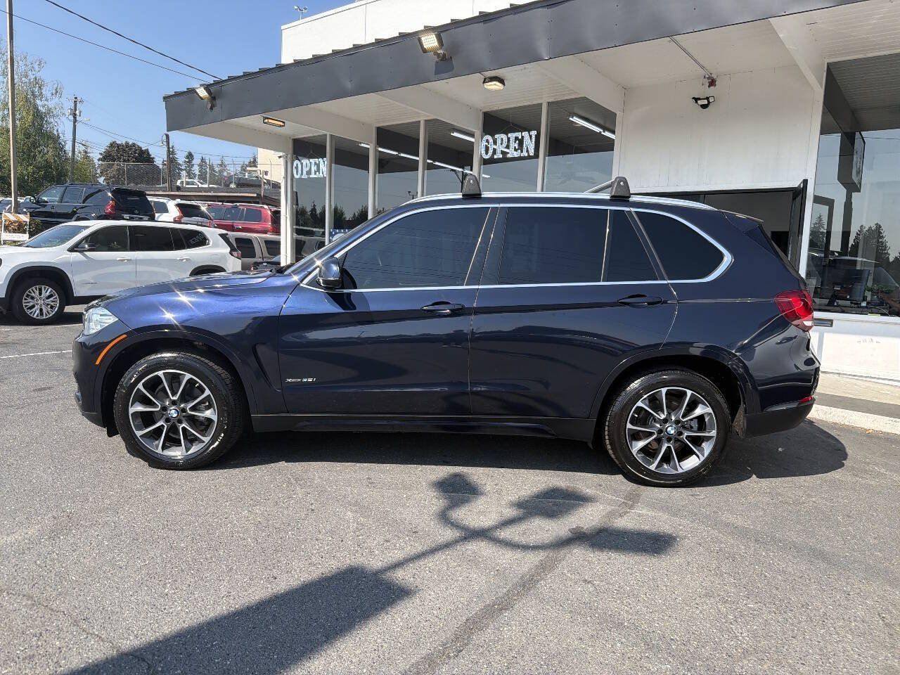 Used 2017 BMW X5 xDrive35i w/ Driving Assistance Package AWD/4WD image 2
