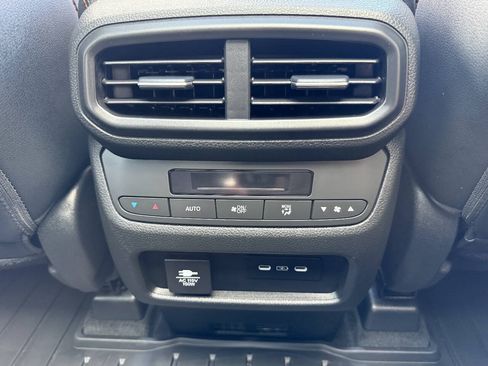 Used 2025 Honda Pilot TrailSport image 30