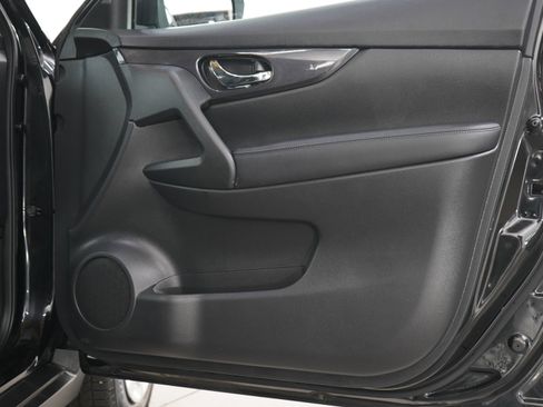Used 2018 Nissan Rogue S FWD image 9