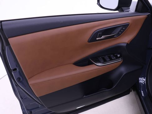 New 2025 Toyota Crown Signia Limited image 9