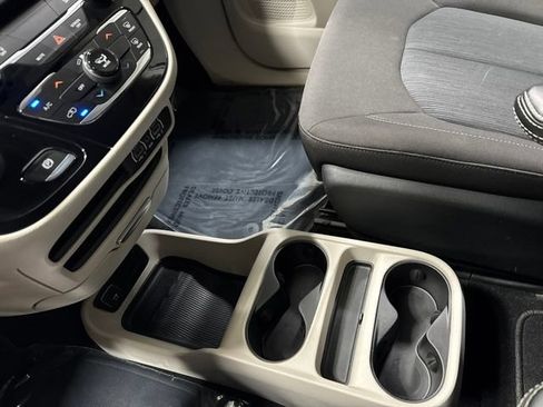 Used 2021 Chrysler Voyager L FWD image 23