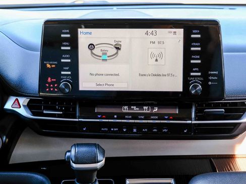 Used 2024 Toyota Sienna XLE FWD image 14