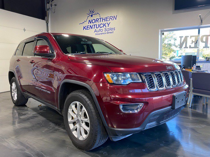 Used 2021 Jeep Grand Cherokee Laredo AWD/4WD image 2