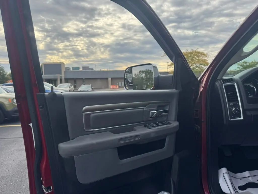 Used 2014 RAM 1500 Classic SLT w/ Luxury Group AWD/4WD image 8
