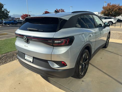 Used 2022 Volkswagen ID.4 Pro image 4