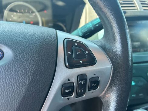 Used 2014 Ford Explorer XLT w/ Equipment Group 202A AWD/4WD image 13