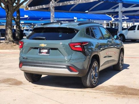 Used 2025 Chevrolet Trax LT w/ Driver Confidence Package image 15