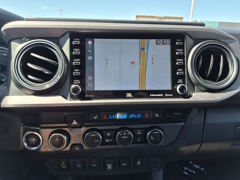 Used 2022 Toyota Tacoma TRD Off-Road w/ TRD Premium Off Road Package AWD/4WD image 24