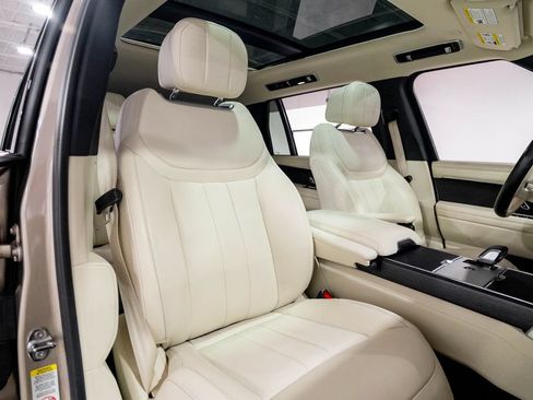 Used 2024 Land Rover Range Rover Long Wheelbase SE AWD/4WD image 3