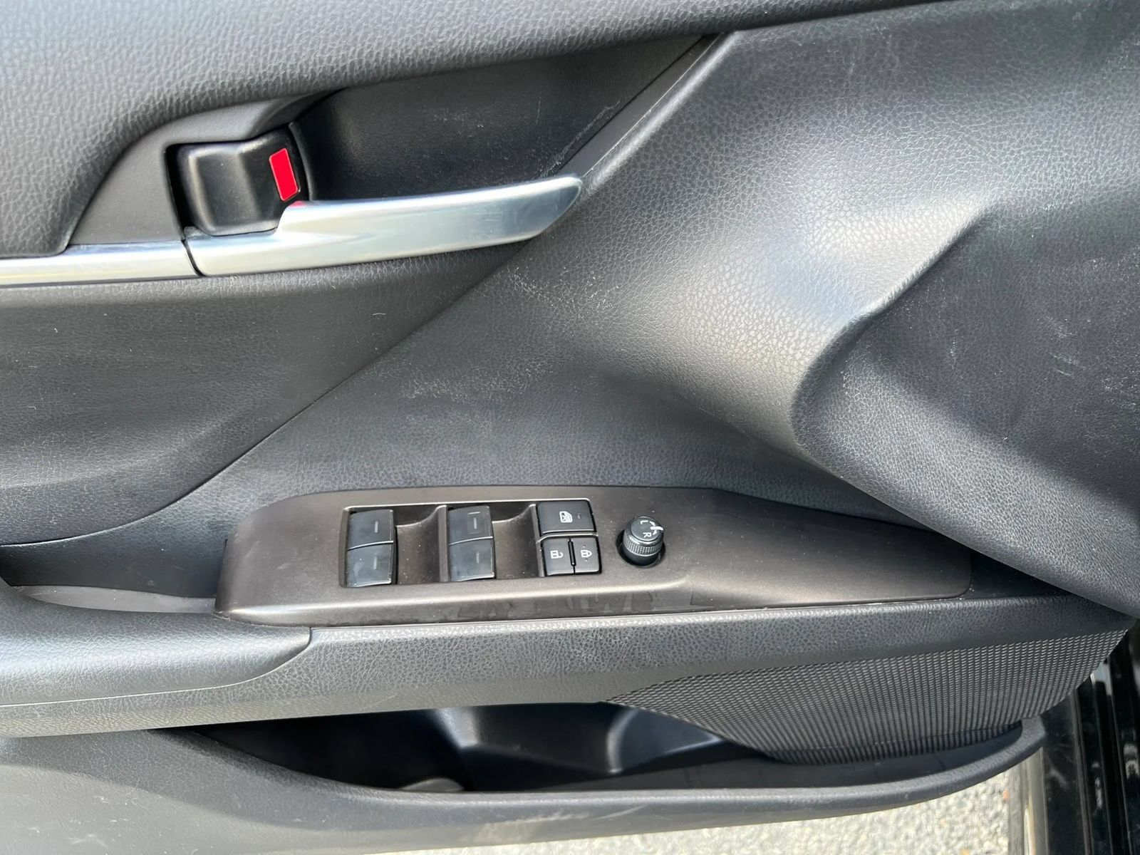 Used 2024 Toyota Camry SE FWD image 13