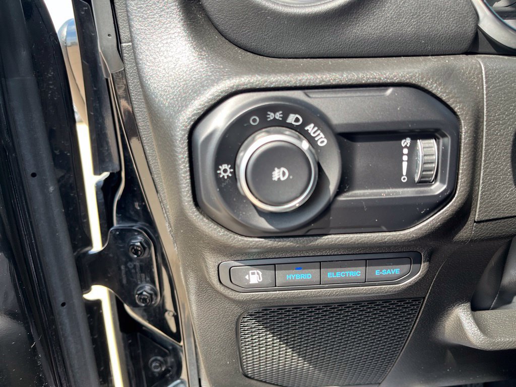 Used 2023 Jeep Wrangler Unlimited Sahara AWD/4WD image 10
