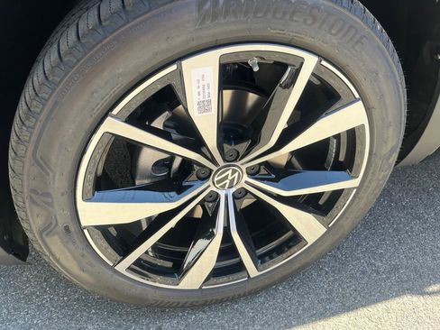 New 2026 Volkswagen Atlas SEL Premium R-Line image 2