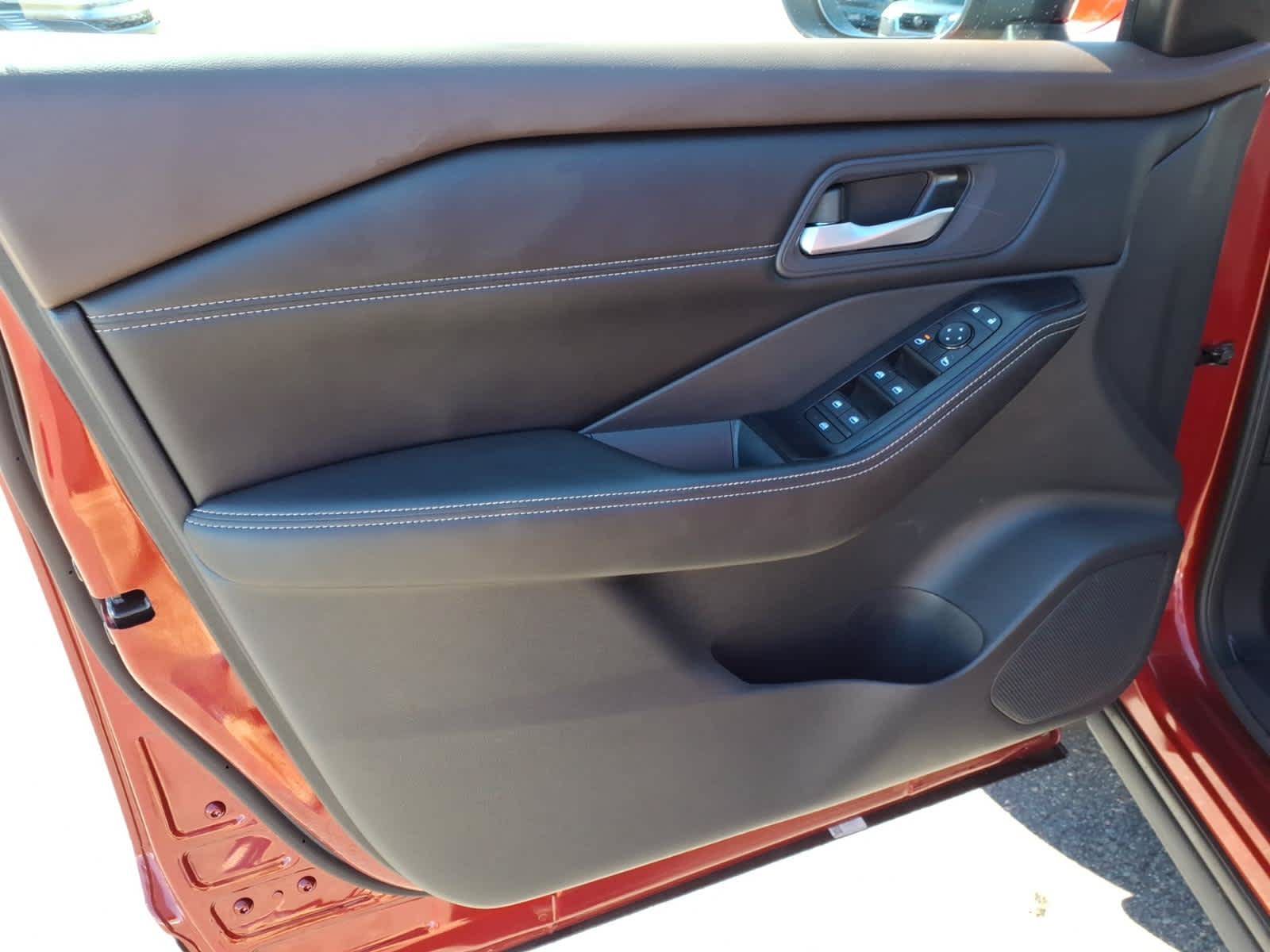 Used 2023 Nissan Rogue SV w/ SV Premium B Package AWD/4WD image 10