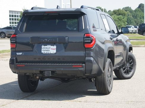 Used 2026 Toyota 4Runner SR5 RWD image 18
