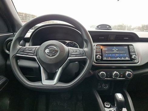 Used 2019 Nissan Kicks S image 12
