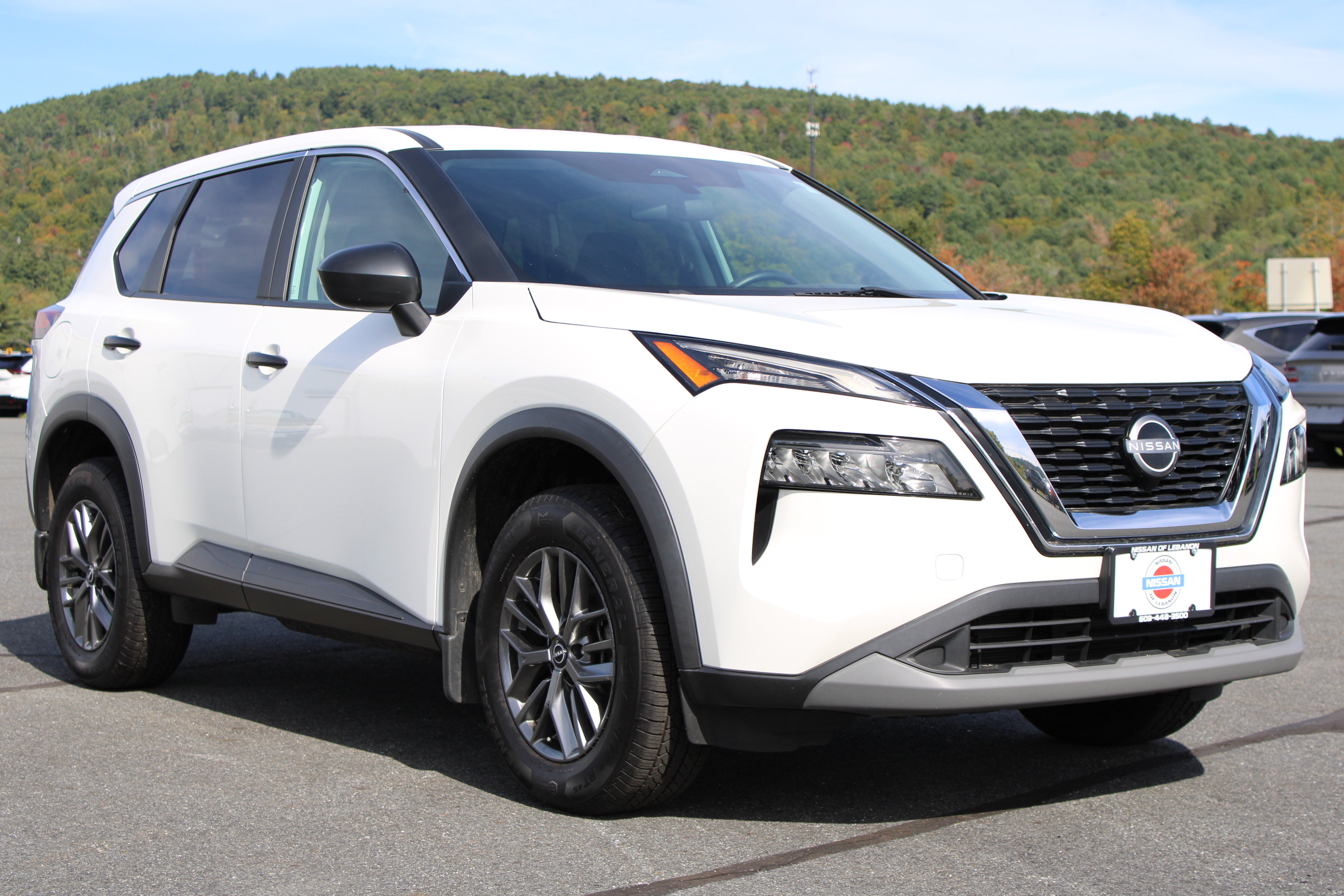 Used 2023 Nissan Rogue S AWD/4WD image 3