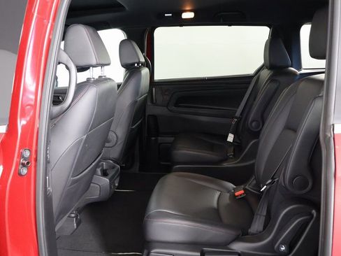 Used 2024 Honda Odyssey Sport image 11