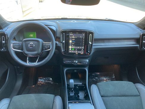 Used 2023 Volvo XC40 Recharge Ultimate w/ Protection Package Premier AWD/4WD image 12