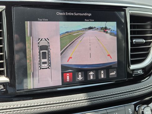 New 2026 Chrysler Pacifica Select w/ S Appearance Package FWD image 16