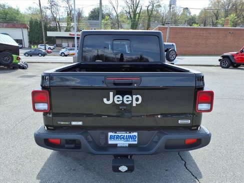 Used 2022 Jeep Gladiator Overland w/ Popular Equipment Package image 5