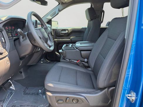 Used 2024 Chevrolet Silverado 1500 Custom Trail Boss w/ Dark Appearance Package AWD/4WD image 16