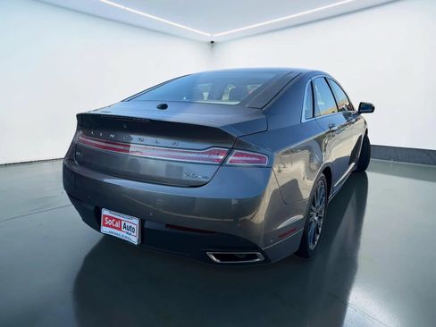 Used 2014 Lincoln MKZ FWD image 3